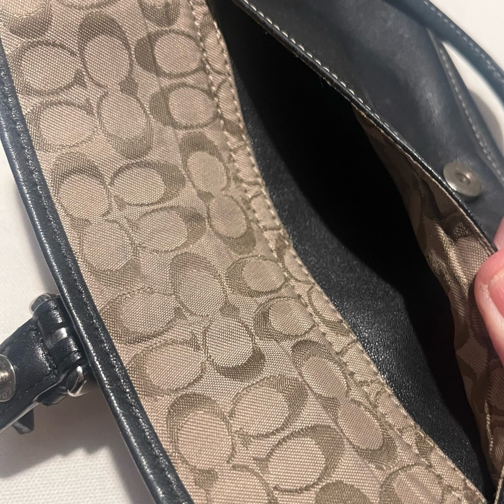 Y2K VTG. Coach Black Leather Bleeker wristlet. - Picture 4 of 8